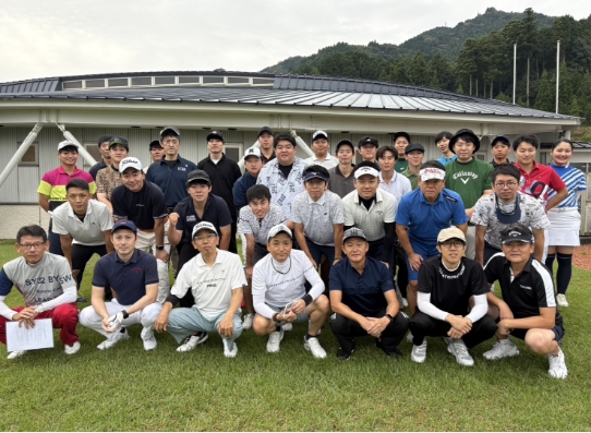 サークル活動をしている集合写真